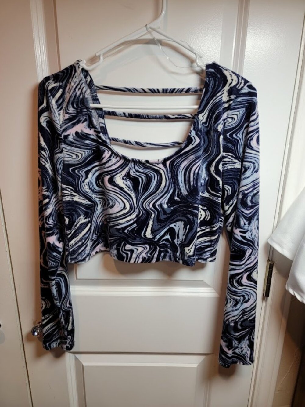 Derek Heart Marble Swirl Print Long Sleeve Crop Top Black Lavender Strappy Y2K